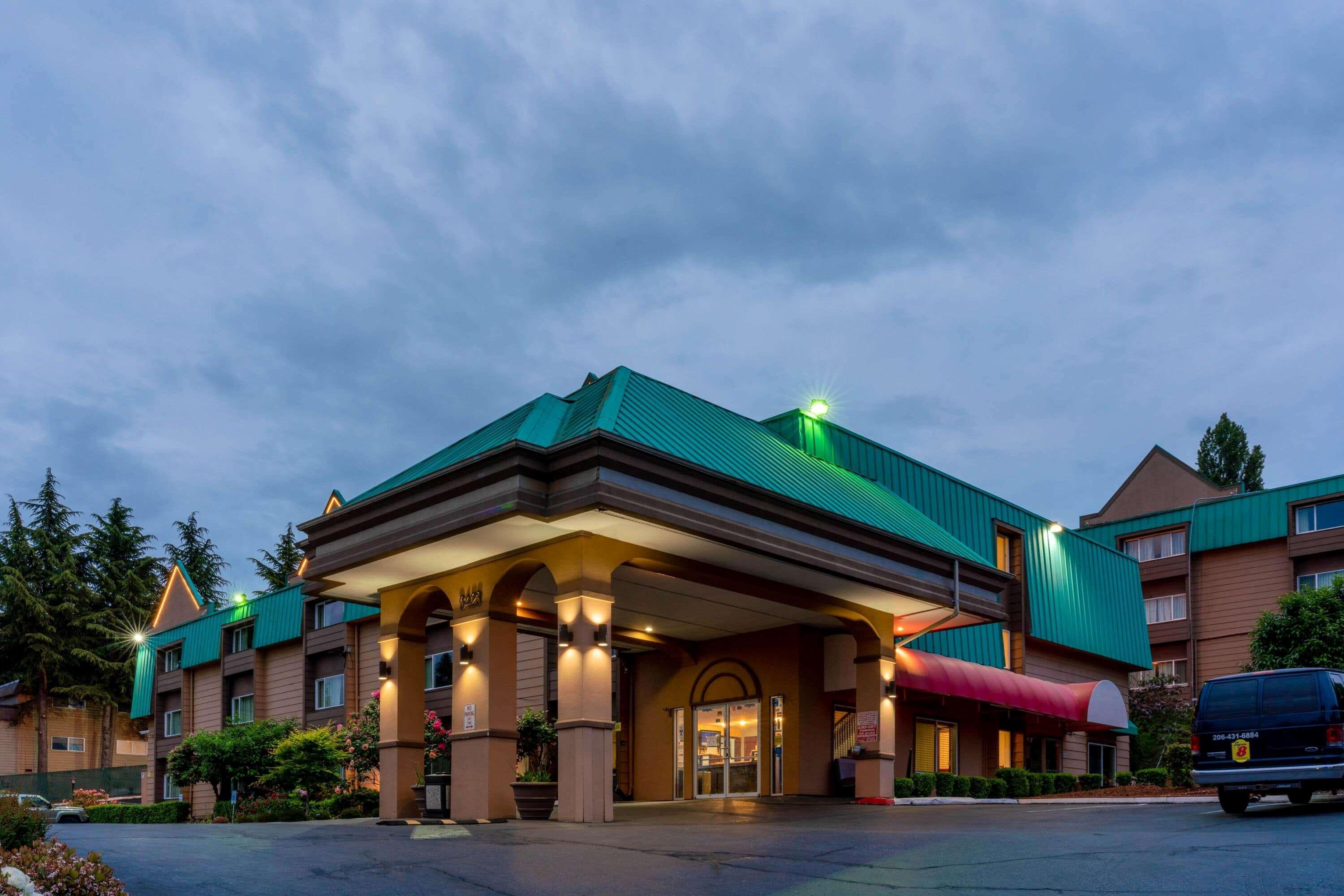 Sutton Suites Hotel SeaTac Bagian luar foto