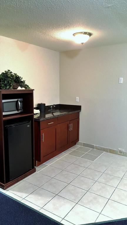 Sutton Suites Hotel SeaTac Bagian luar foto