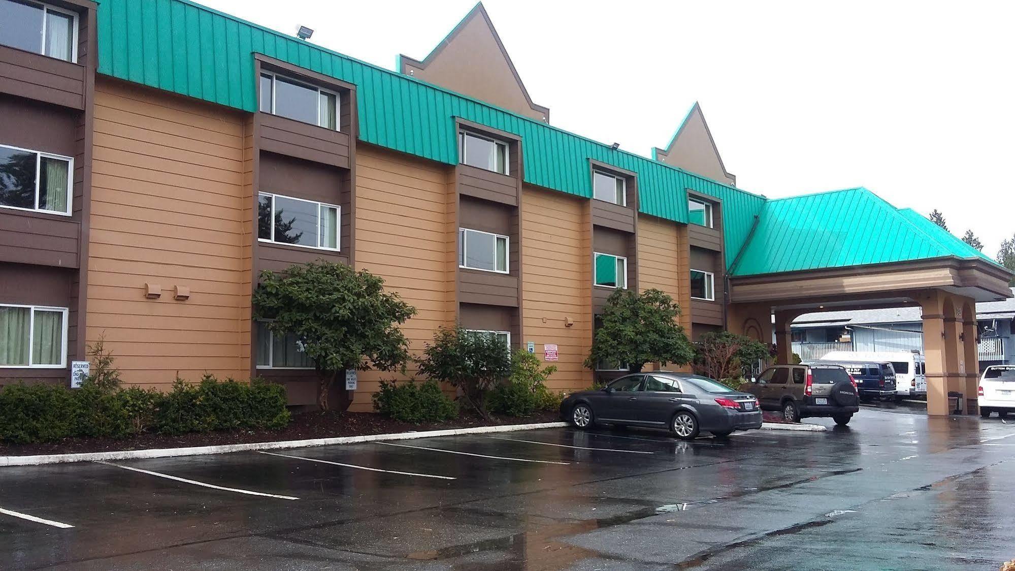 Sutton Suites Hotel SeaTac Bagian luar foto