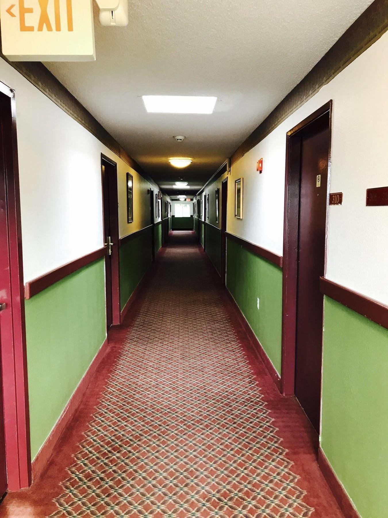 Sutton Suites Hotel SeaTac Bagian luar foto